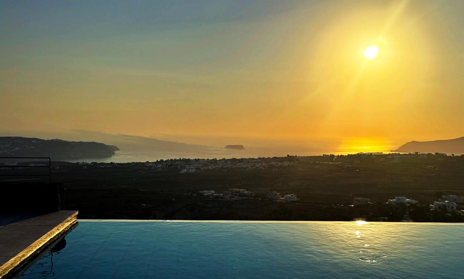 Patina Vivera Estate Santorini Pýrgos